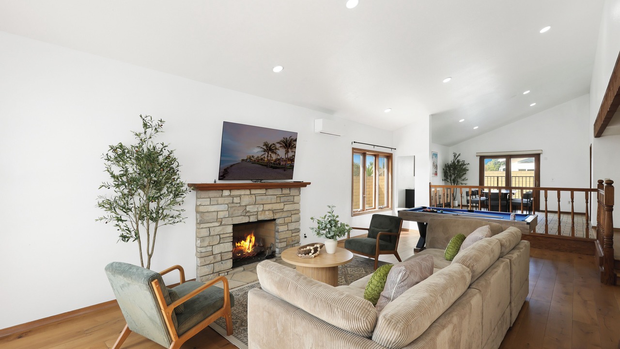 Photo of Livingroom in Midway City