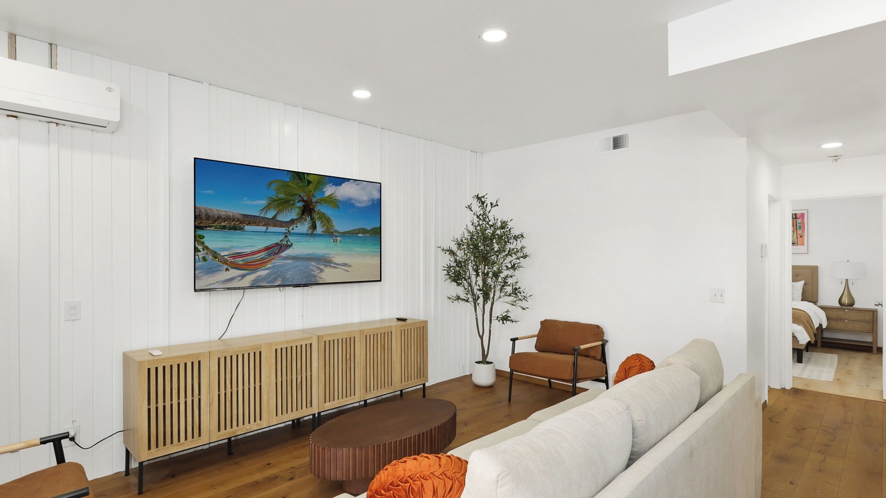 Photo of Livingroom in Midway City