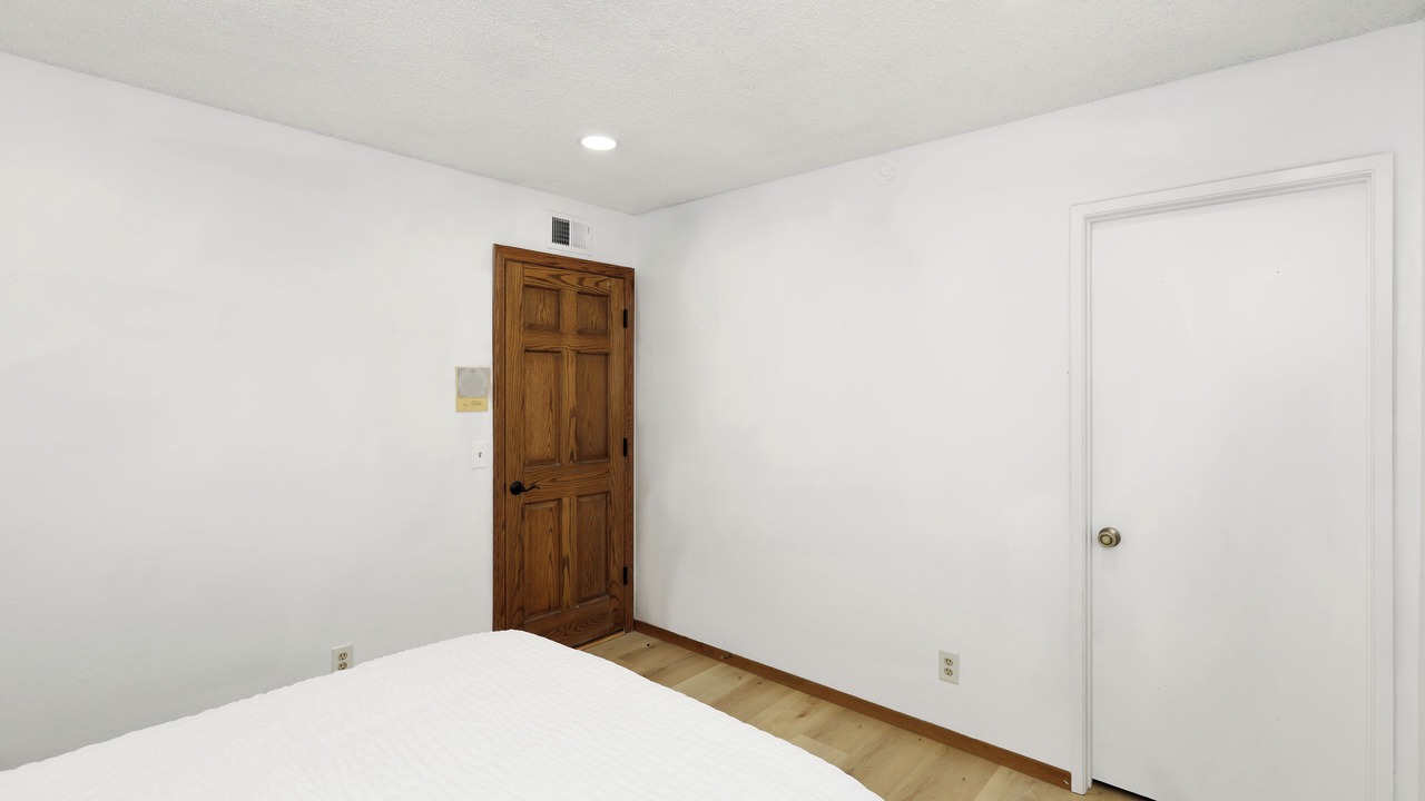 Photo of Bedroom in Midway City
