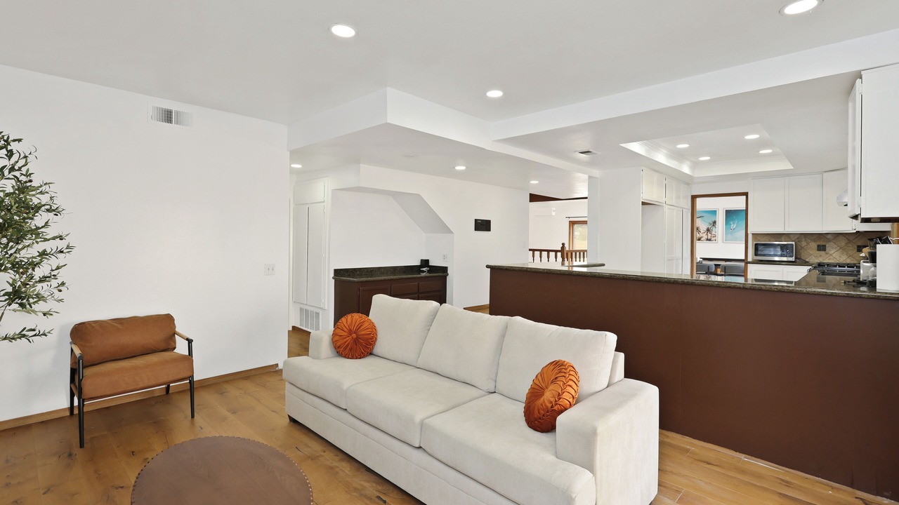 Photo of Livingroom in Midway City