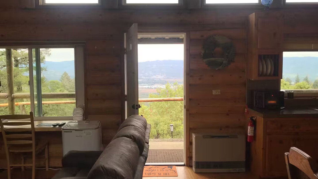 Photo of Livingroom in Ukiah