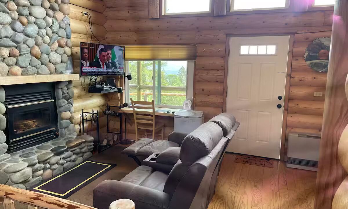 Photo of Livingroom in Ukiah