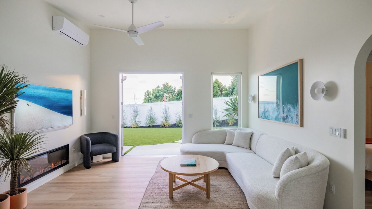 Photo of Livingroom in East Side Capistrano