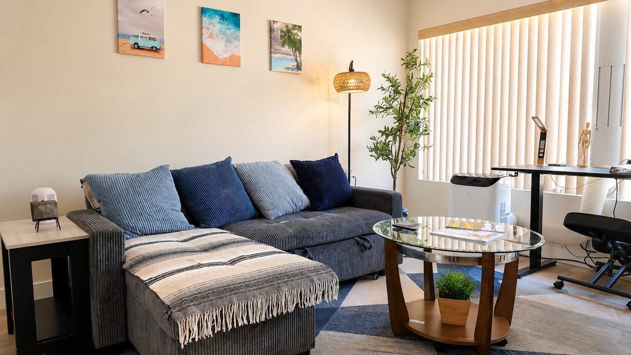 Photo of Livingroom in Downtown Long Beach