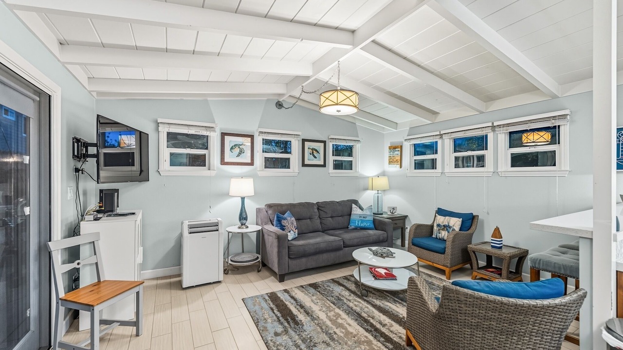 Photo of Livingroom in Pierpont Bay