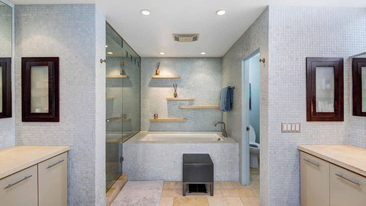 Photo of Bathroom in Marina Peninsula