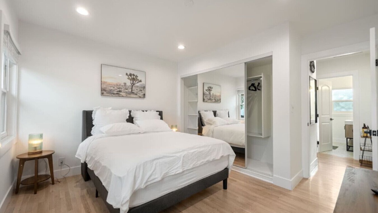Photo of Bedroom in Lake Balboa