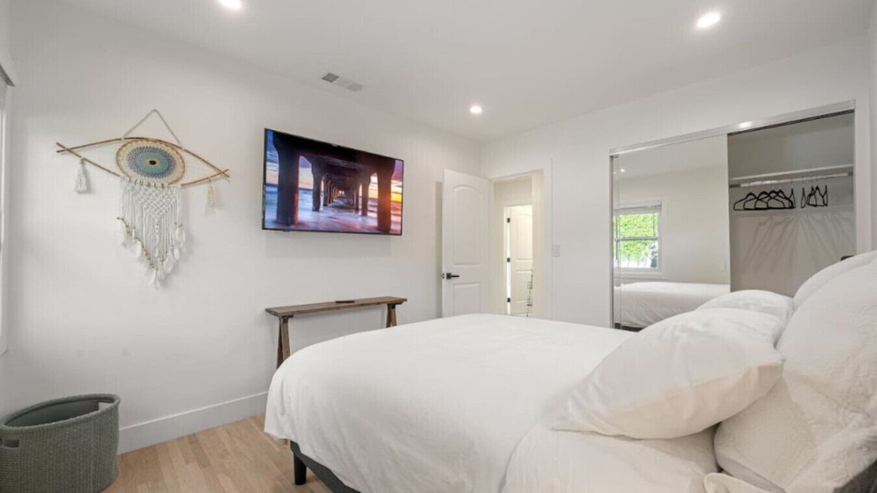 Photo of Bedroom in Lake Balboa