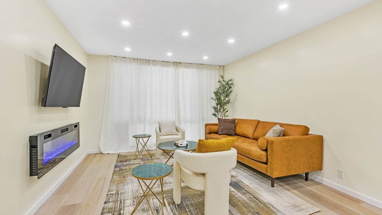 Photo of Livingroom in Fox Hills