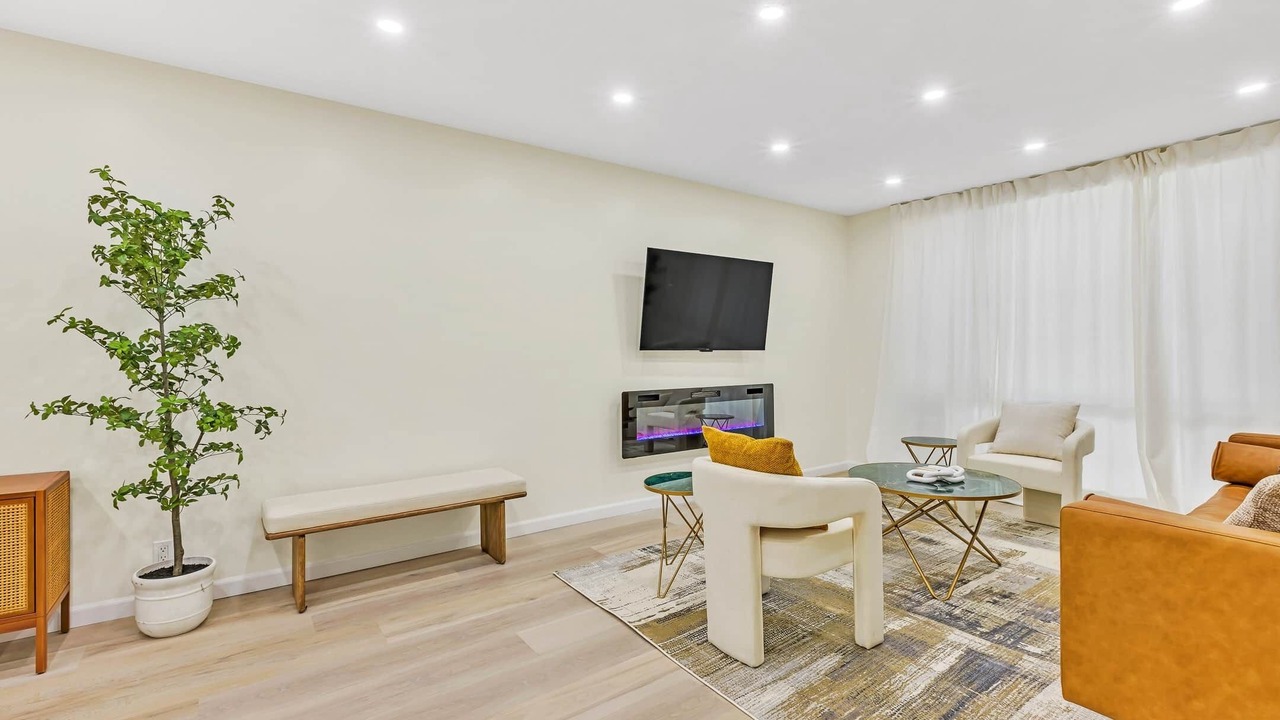 Photo of Livingroom in Fox Hills