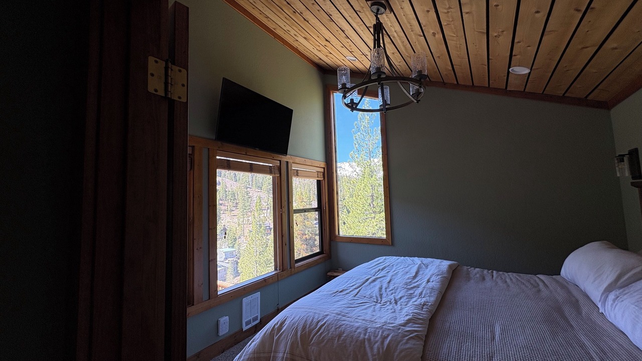 Photo of Bedroom in Alpine Meadows