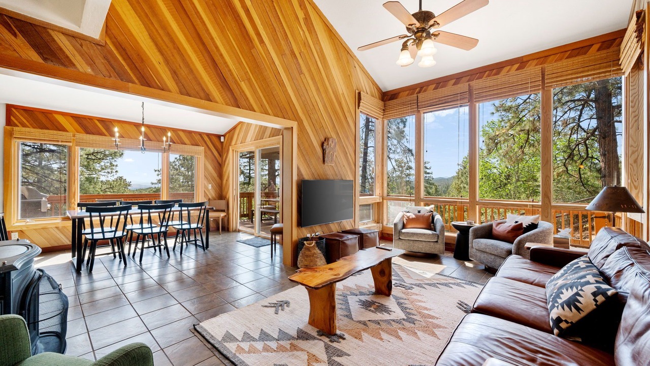 Photo of Livingroom in Highland Pines