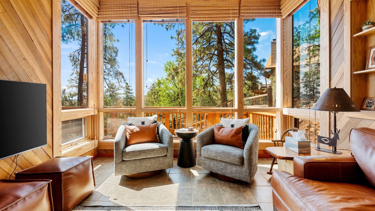 Photo of Livingroom in Highland Pines