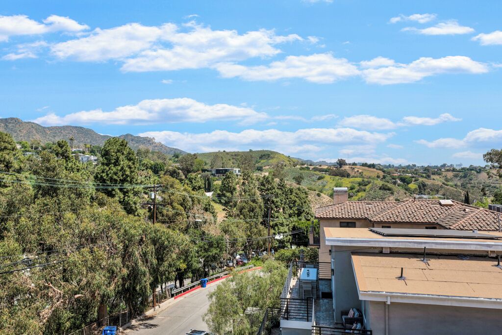 Photo of Others in Hollywood Hills
