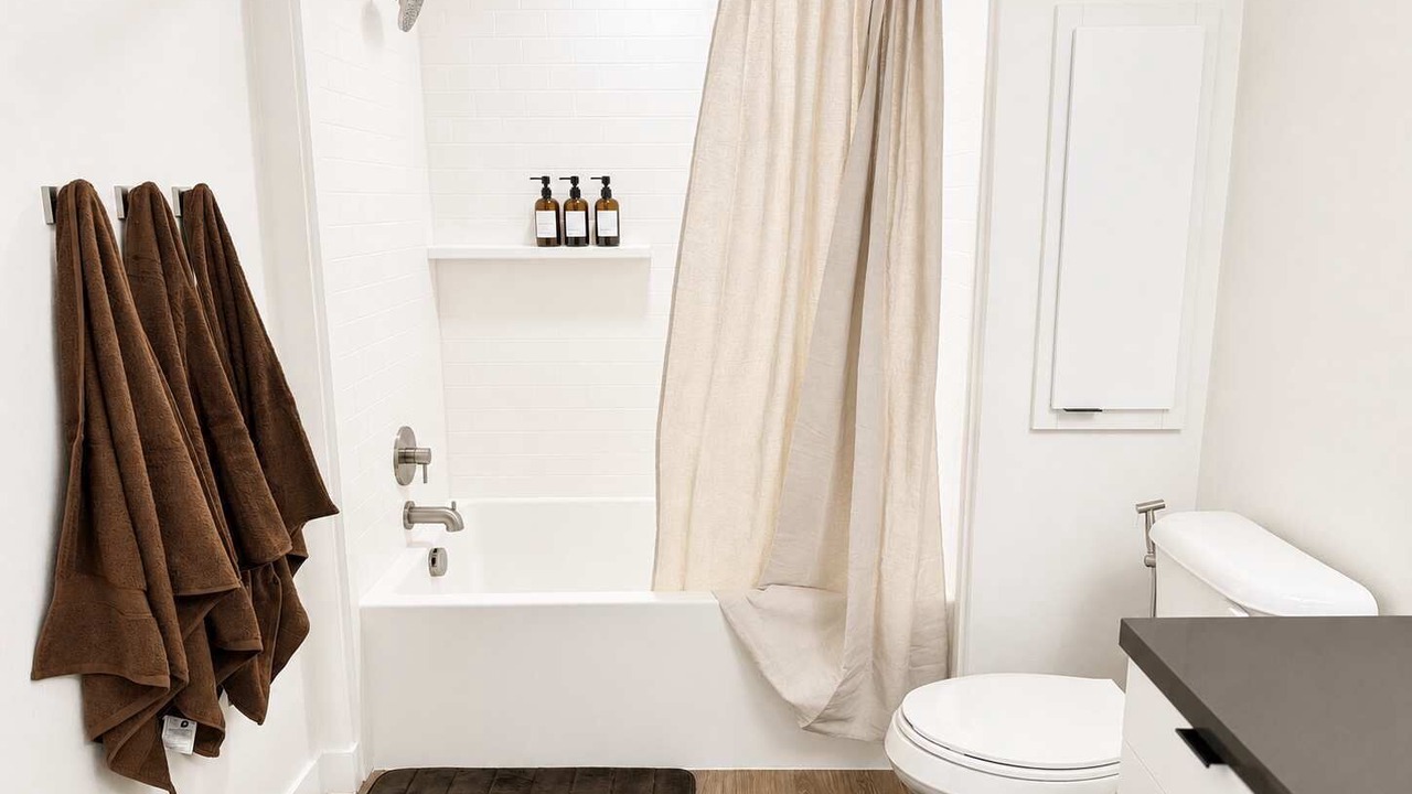 Photo of Bathroom in Lyon Street