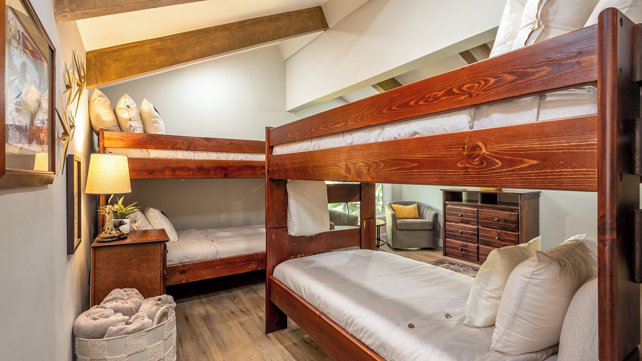 Photo of Bedroom in Summit Estates