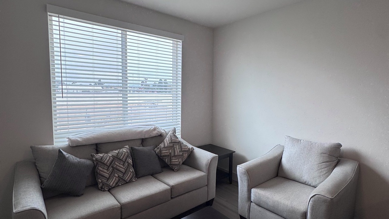 Photo of Livingroom in Midway District