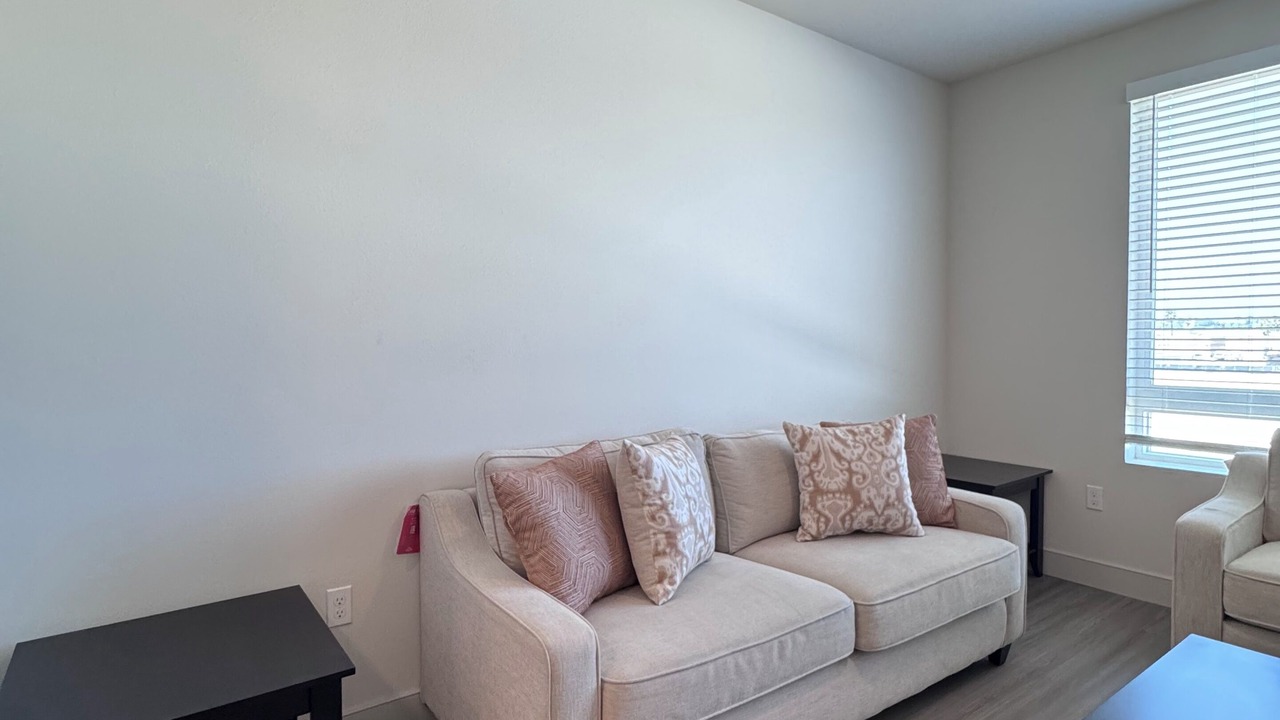 Photo of Livingroom in Midway District