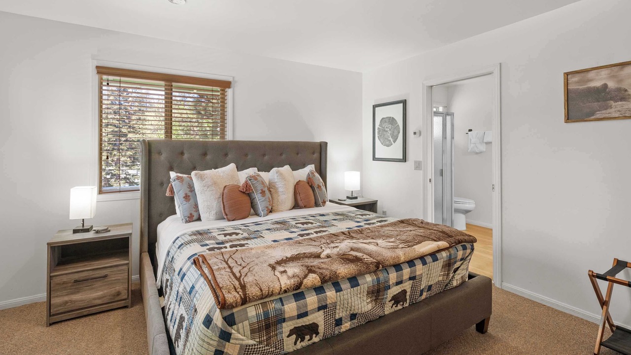 Photo of Bedroom in Fawnskin