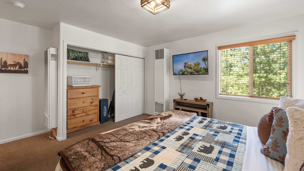Photo of Bedroom in Fawnskin