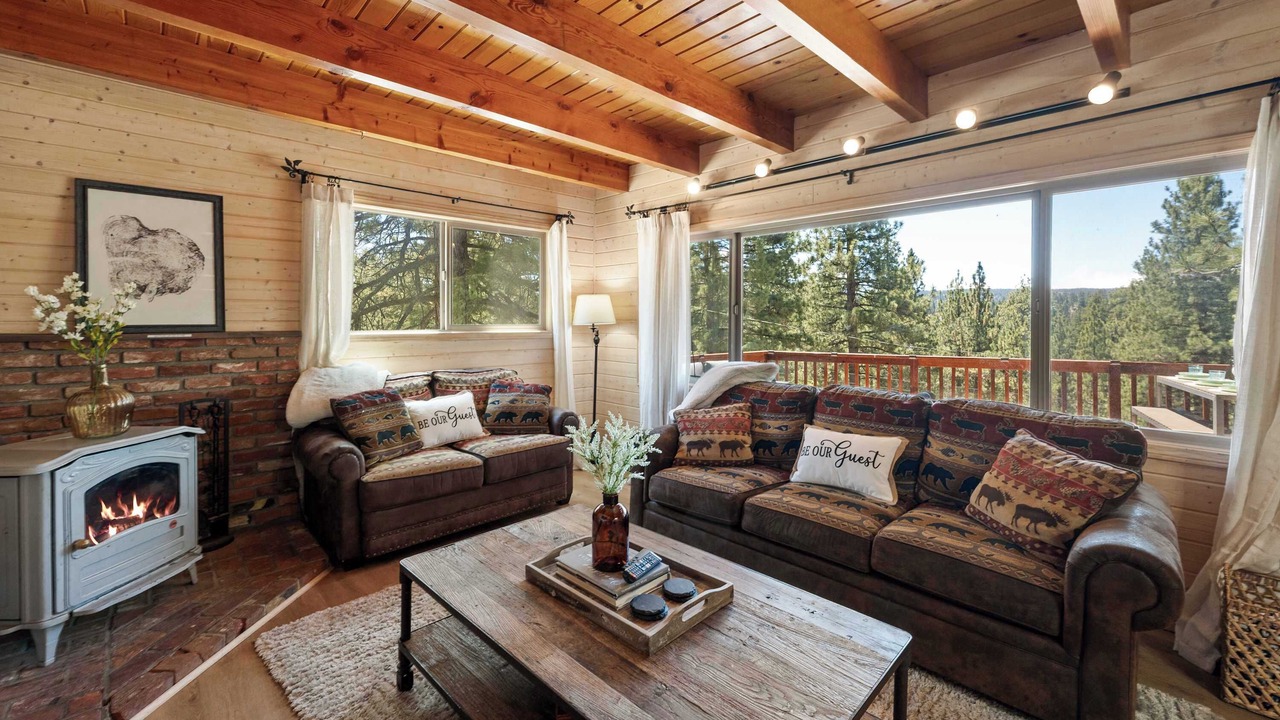 Photo of Livingroom in Fawnskin