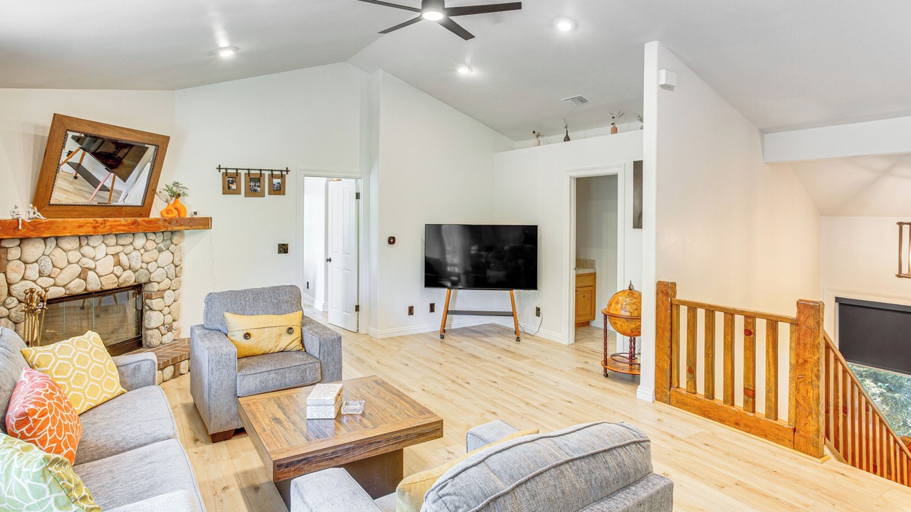 Photo of Livingroom in Crestline