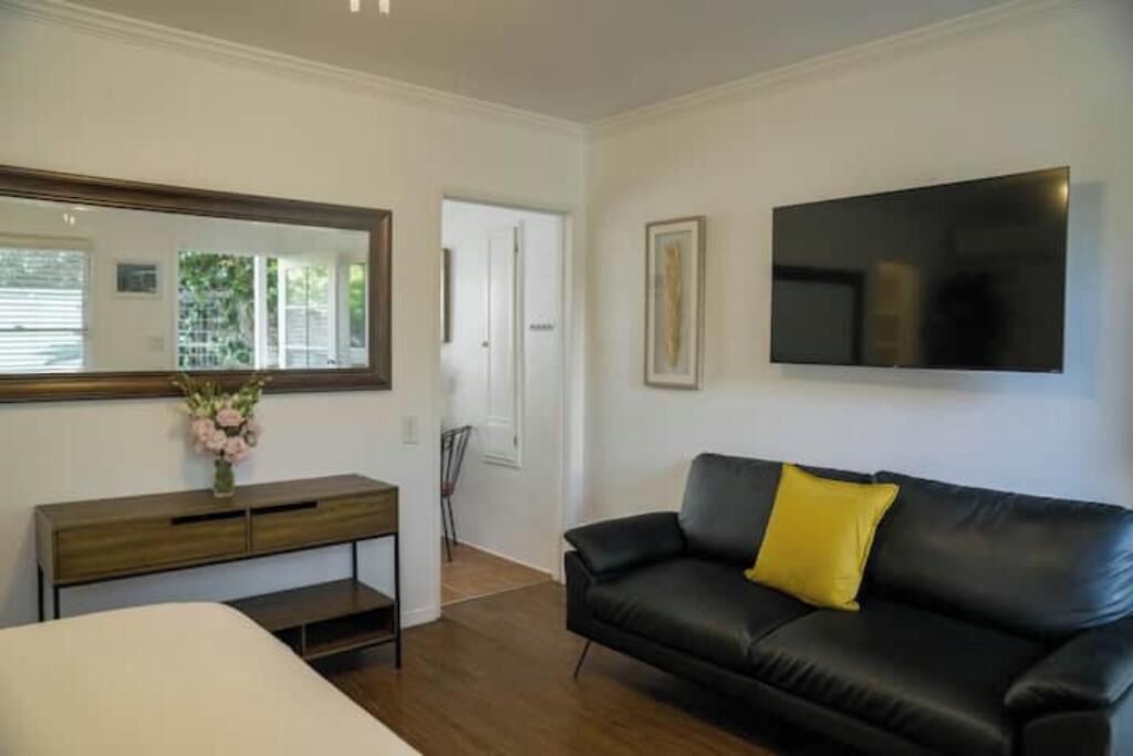 Photo of Livingroom in North of Wilshire