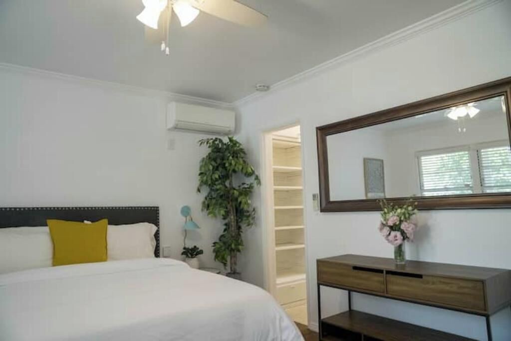 Photo of Bedroom in North of Wilshire