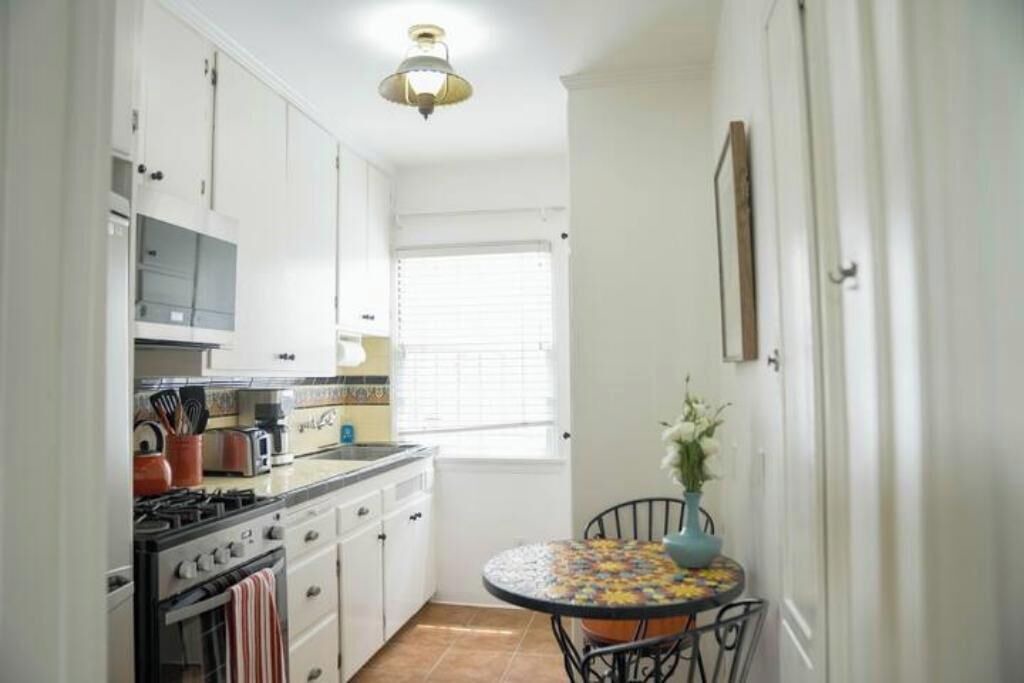 Photo of Kitchen in North of Wilshire
