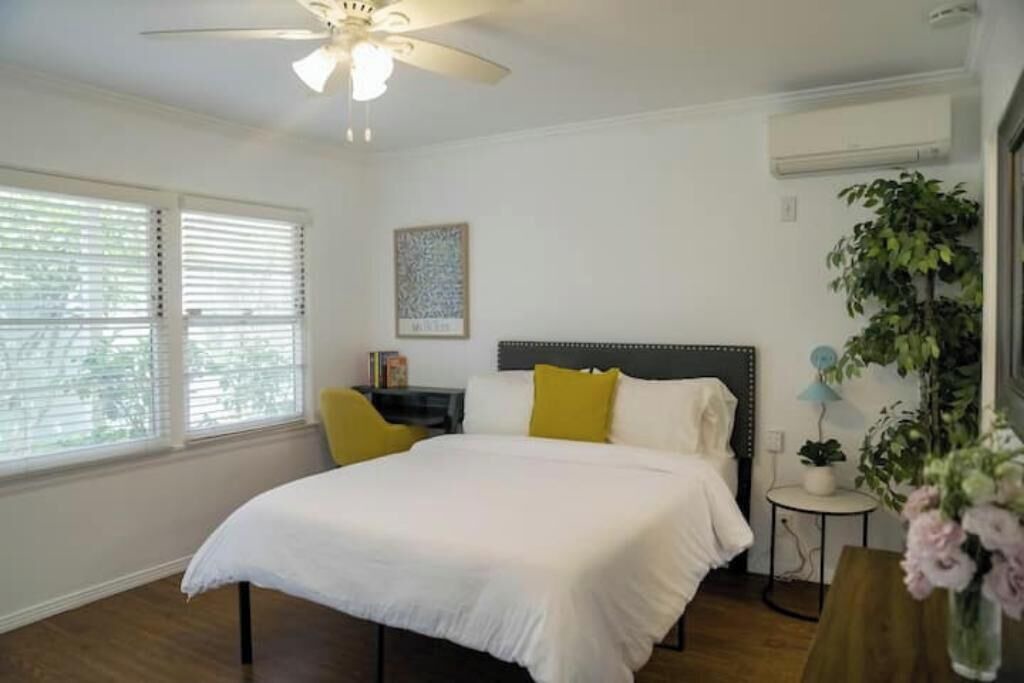 Photo of Bedroom in North of Wilshire