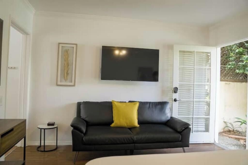 Photo of Livingroom in North of Wilshire