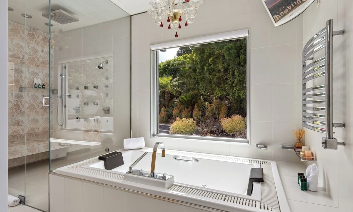 Photo of Bathroom in Hollywood Hills West
