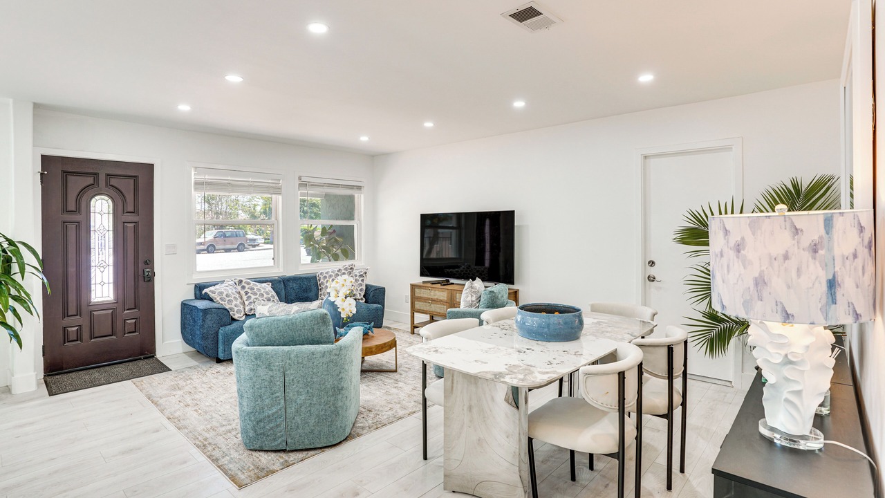 Photo of Livingroom in Midway City