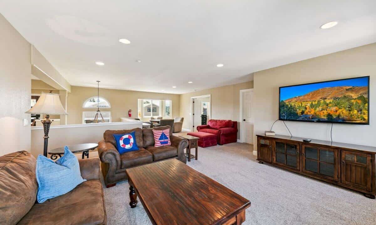 Photo of Livingroom in Tahoe Keys