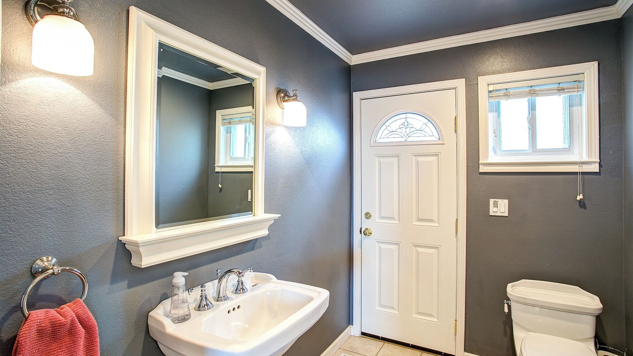 Photo of Bathroom in Discovery Bay