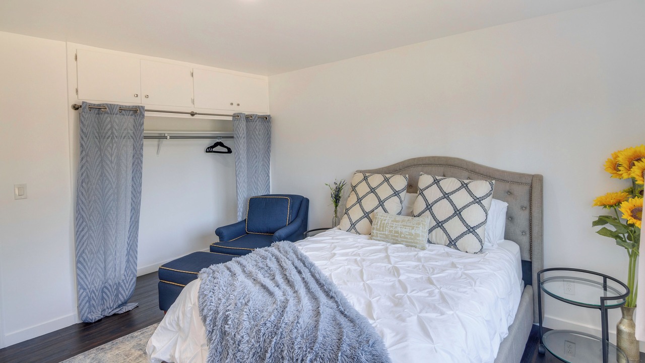 Photo of Bedroom in Lake View Terrace