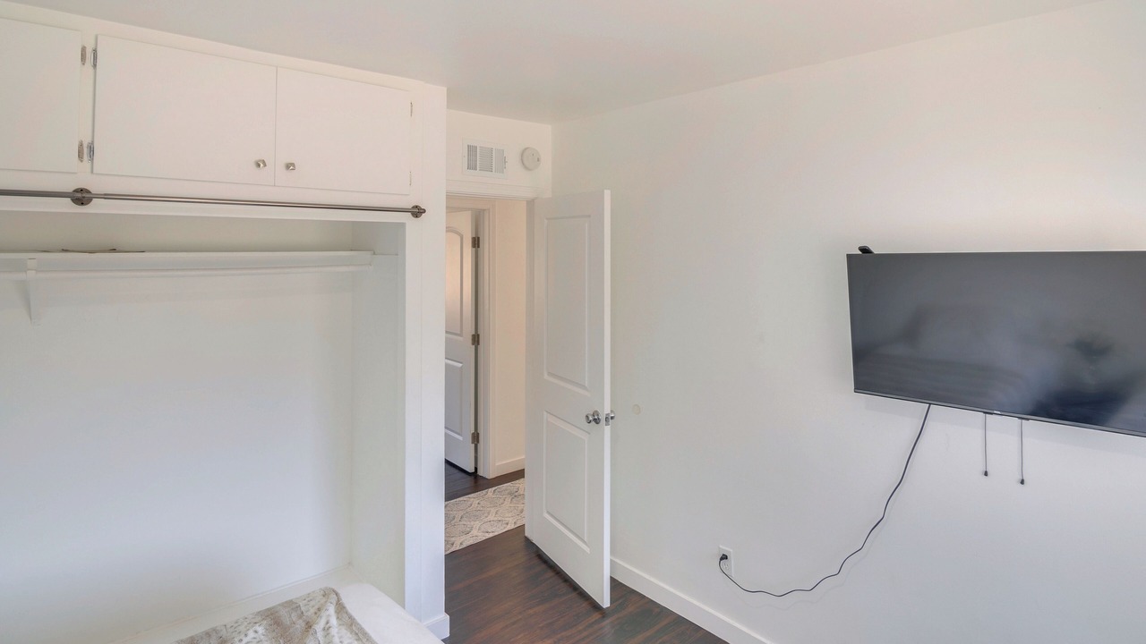 Photo of Bedroom in Lake View Terrace