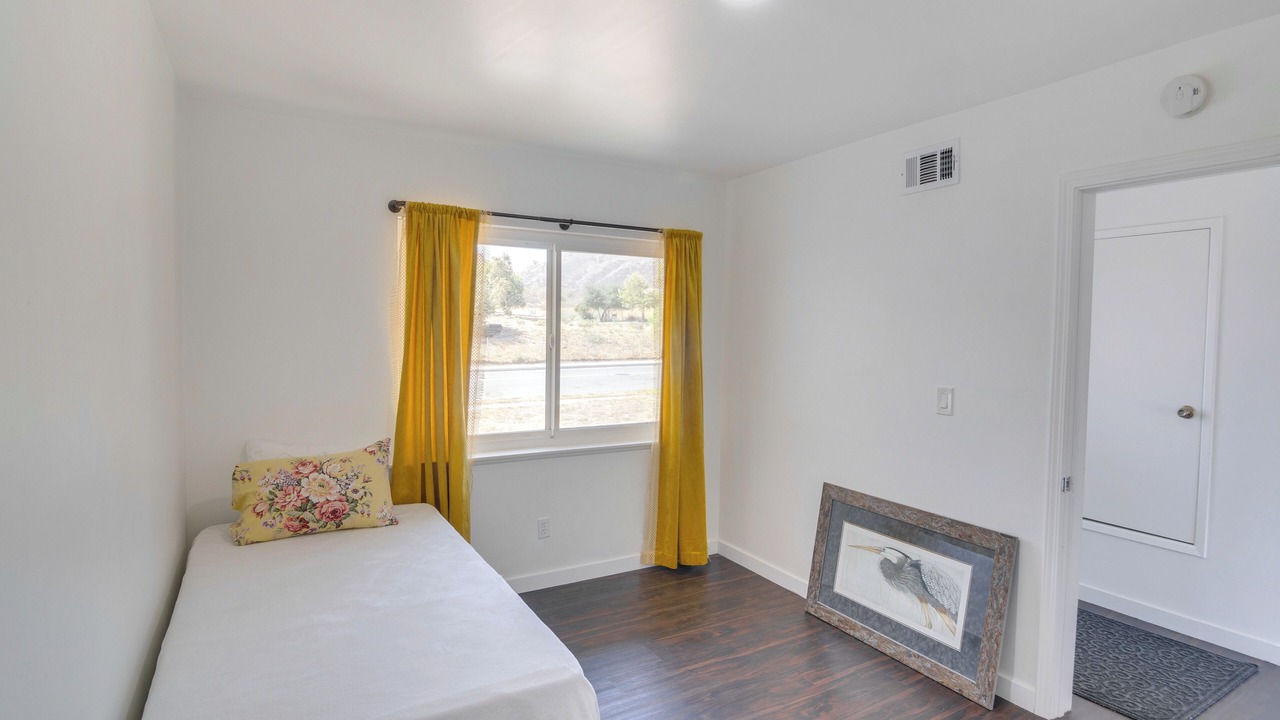 Photo of Bedroom in Lake View Terrace