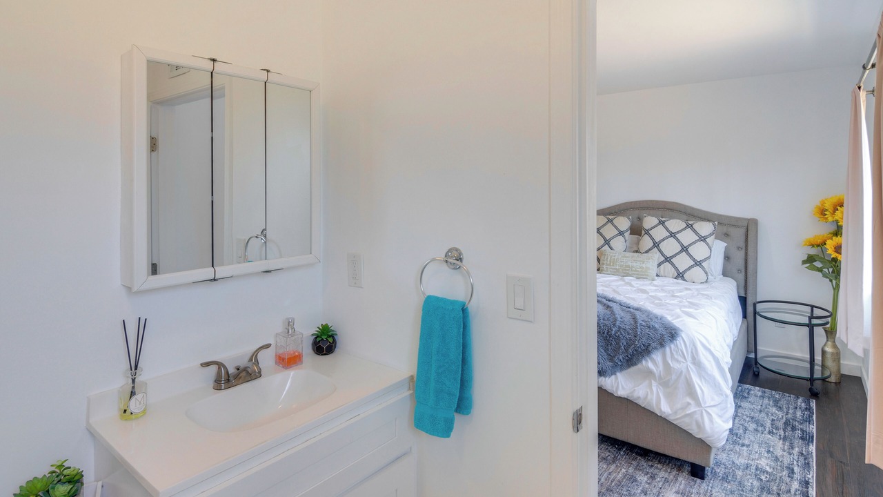 Photo of Bathroom in Lake View Terrace