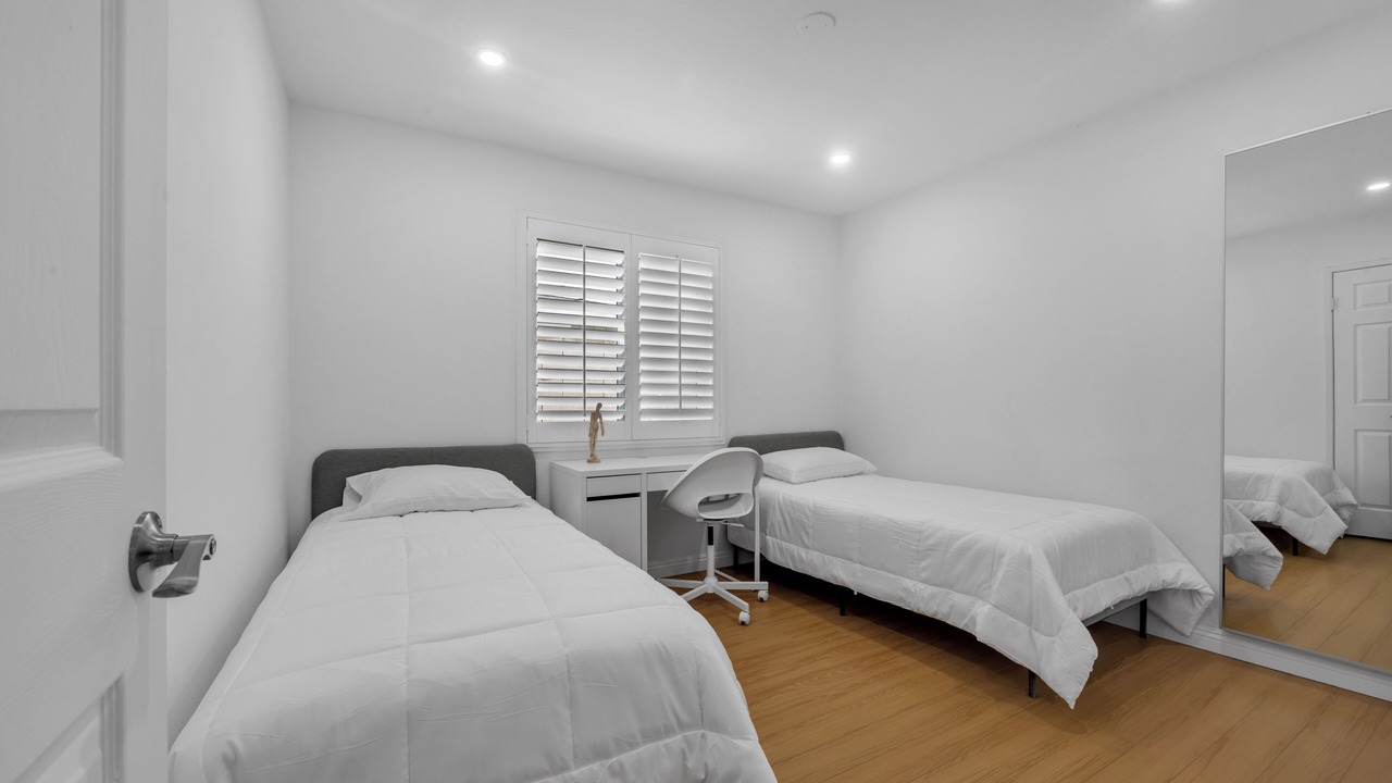 Photo of Bedroom in Midway City