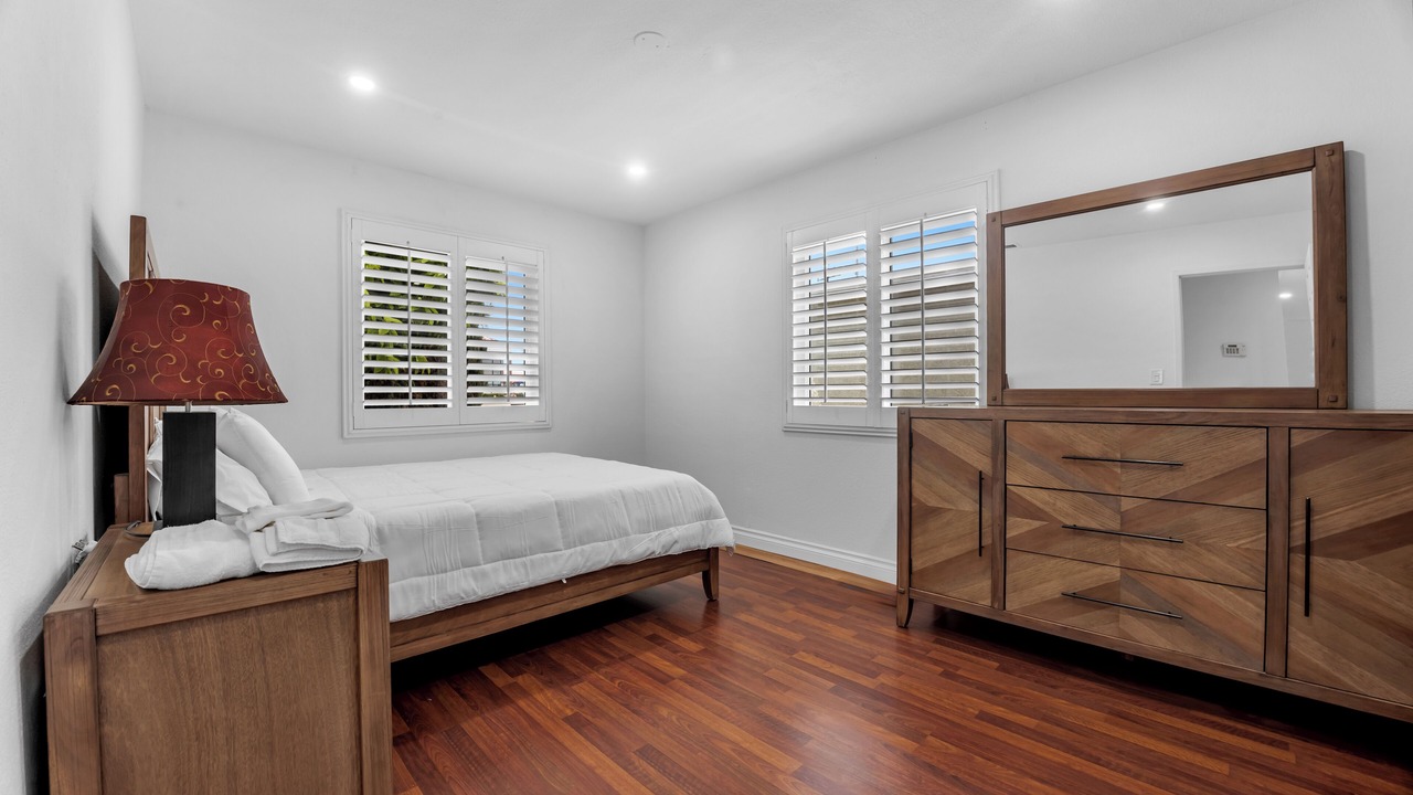 Photo of Bedroom in Midway City