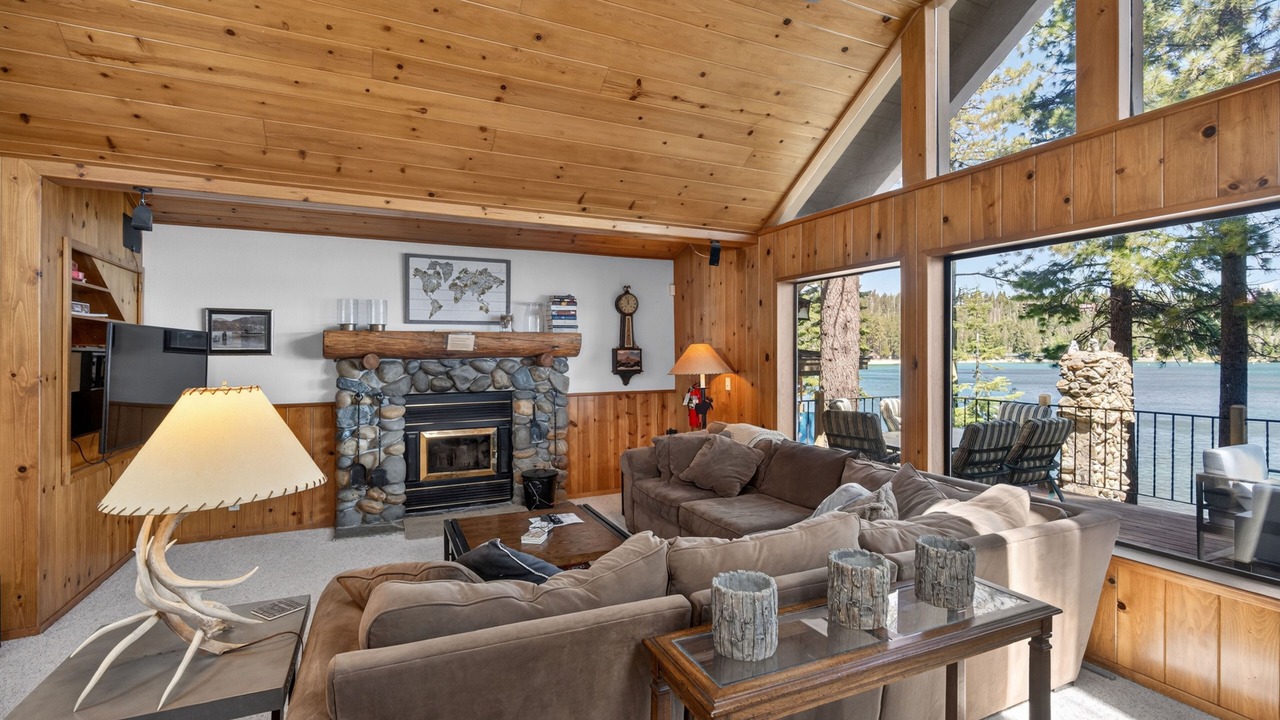 Photo of Livingroom in Meeks Bay