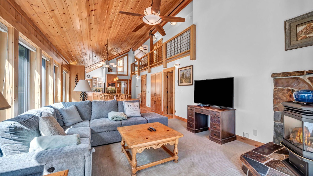 Photo of Livingroom in Truckee