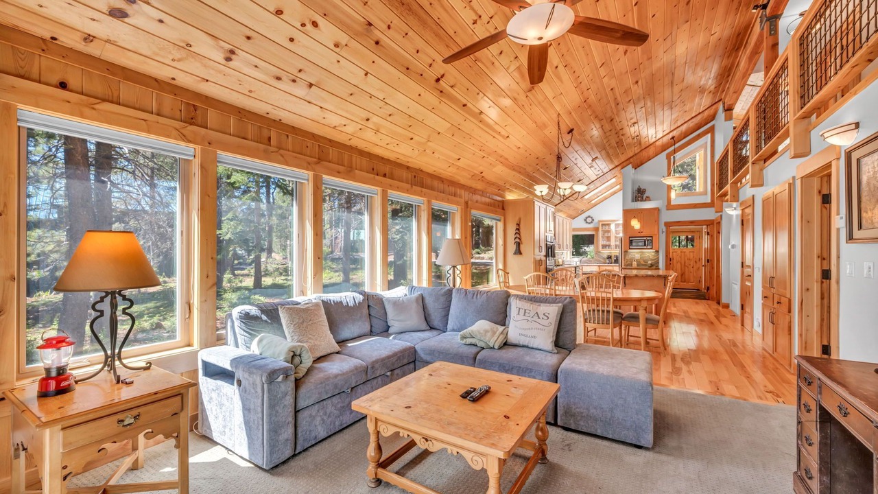 Photo of Livingroom in Truckee