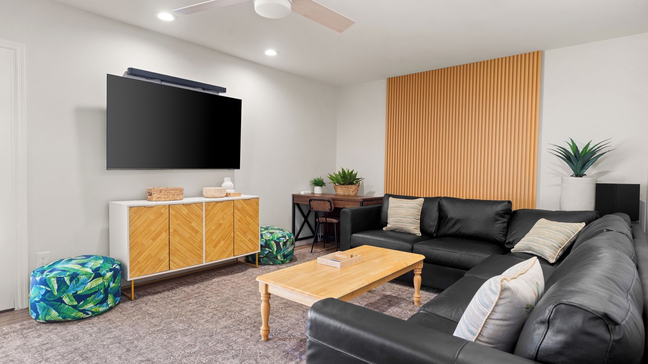 Photo of Livingroom in Desert Foothills Estates