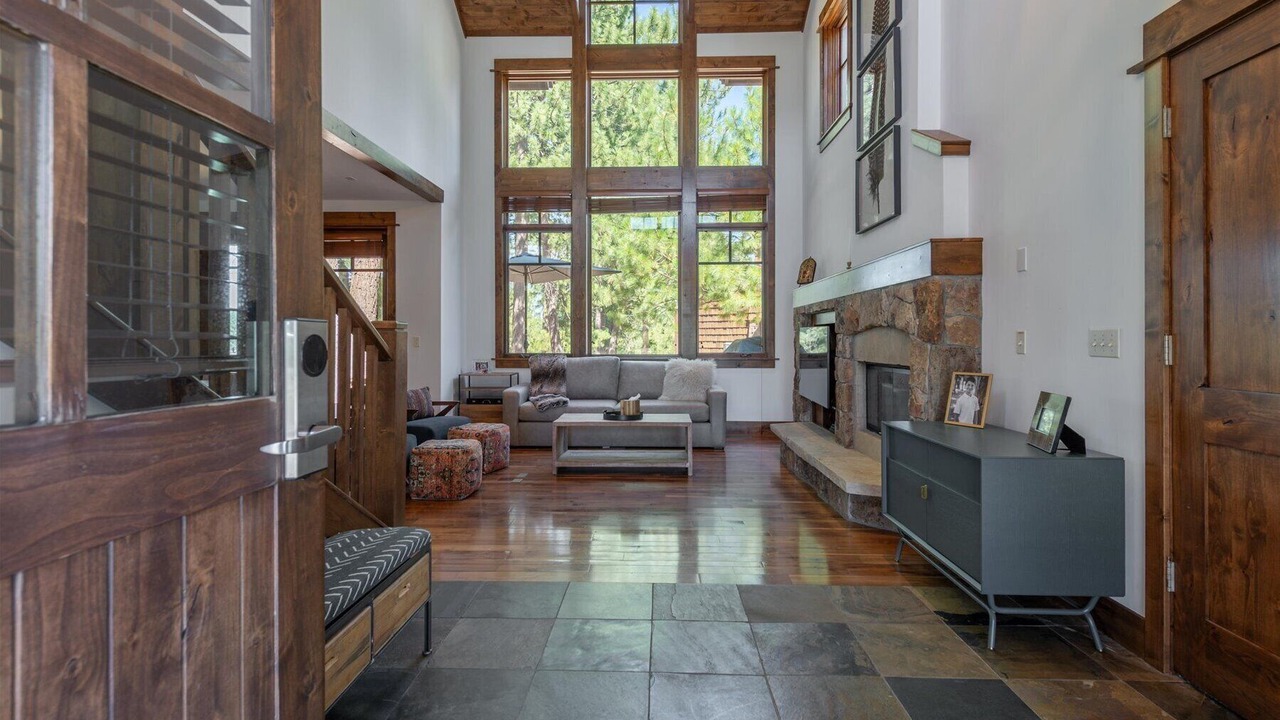 Photo of Livingroom in Truckee