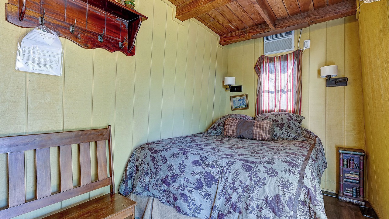 Photo of Bedroom in Idyllwild