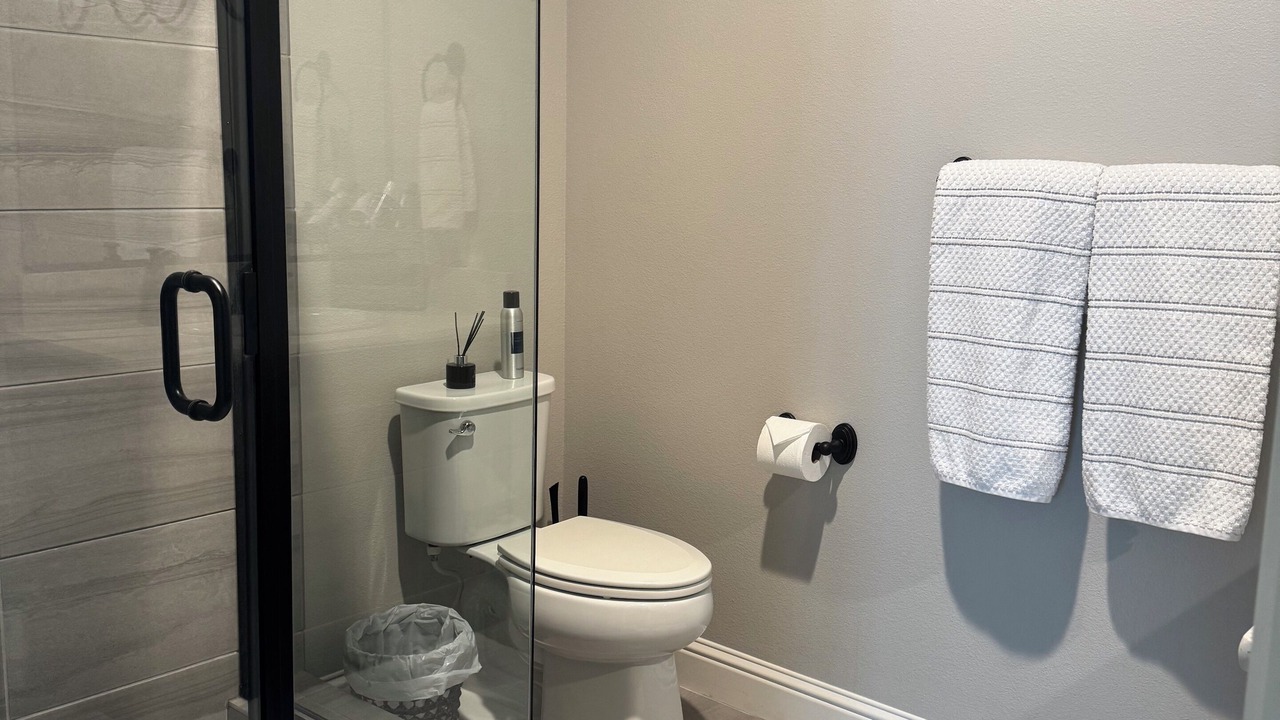 Photo of Bathroom in Raisin