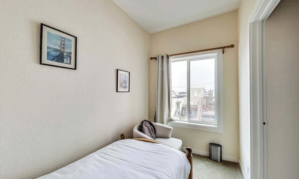 Photo of Bedroom in Outer Richmond