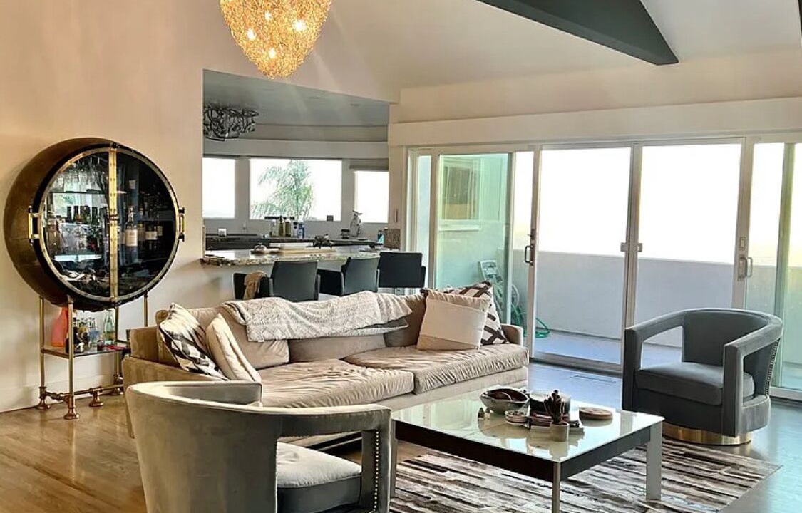 Photo of Livingroom in Arch Beach Heights